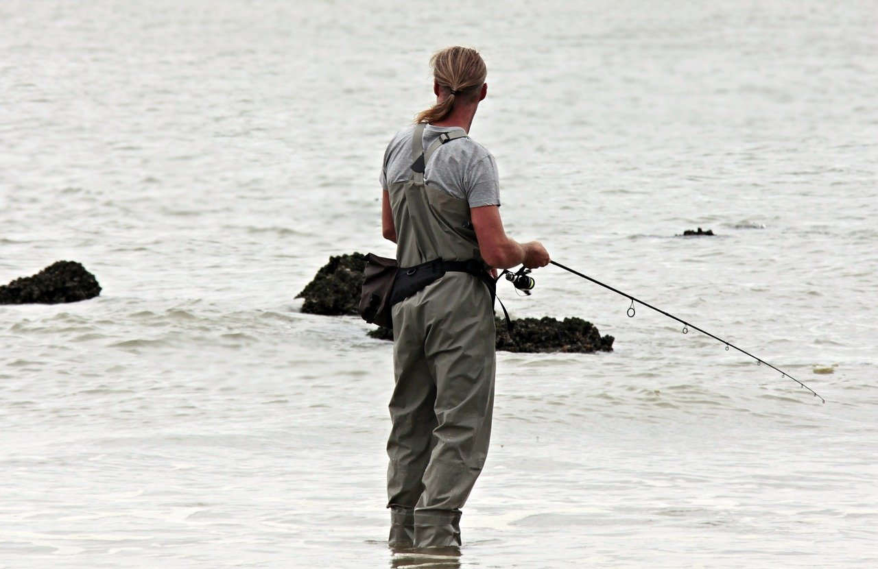 Phêcheur au bord de l'eau