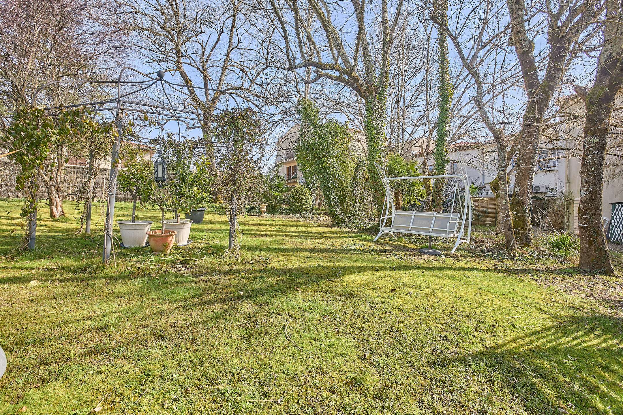 Studio climatisé 2 personnes avec jardin Photo du bien 6